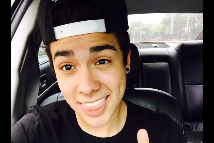 Thalía-Arremete-Contra-Mario-Bautista-y-Llama-a-Sus-Fans-“Nefastas”.--3