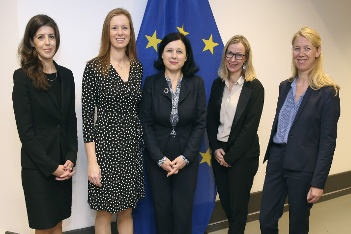 comisión europea odio racial facebook twitter youtube