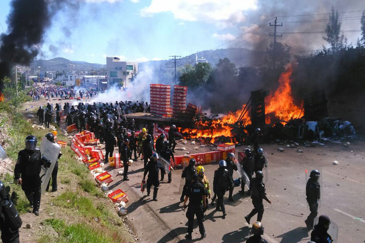 enfrentamiento-CNTE-granaderos-Oaxaca-2