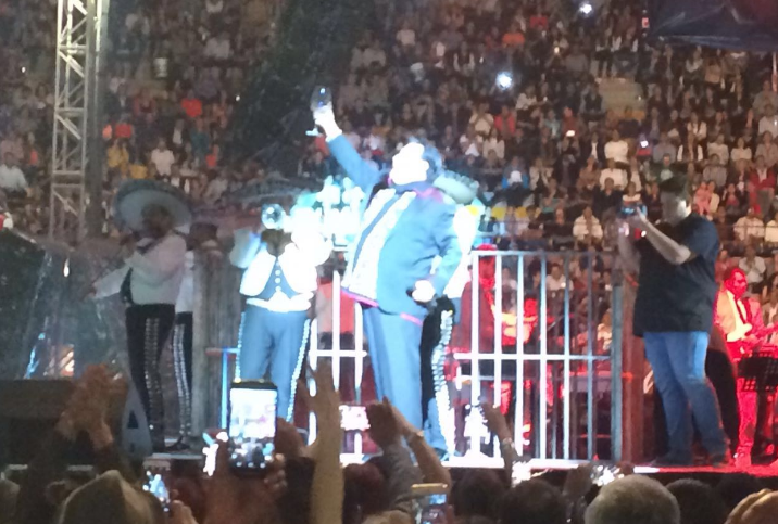juan gabriel en la monumental plaza de toros de morelia