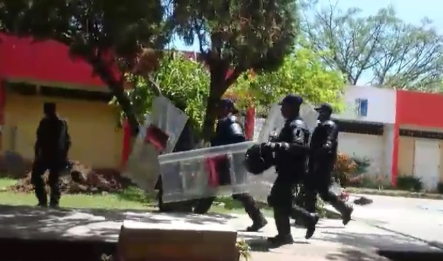 maestros CNTE Lazaro Cardenas granaderos