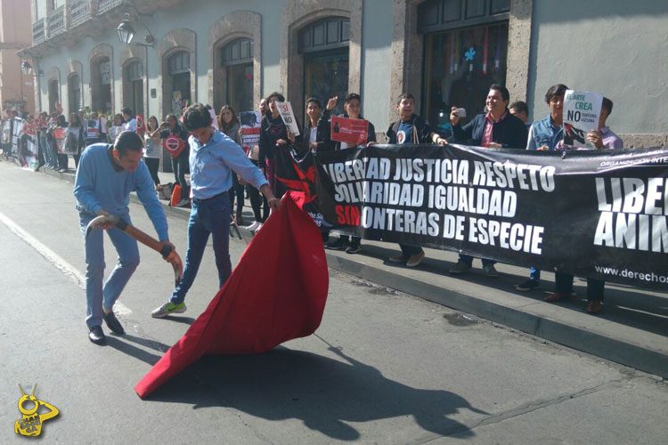 manifestacion-taurinos-y-antitaurinos-Congreso-Morelia