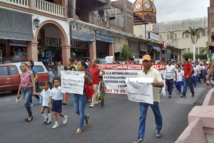 oblica-CNTE-a-marchar-a-estudiantes-Apatzingan