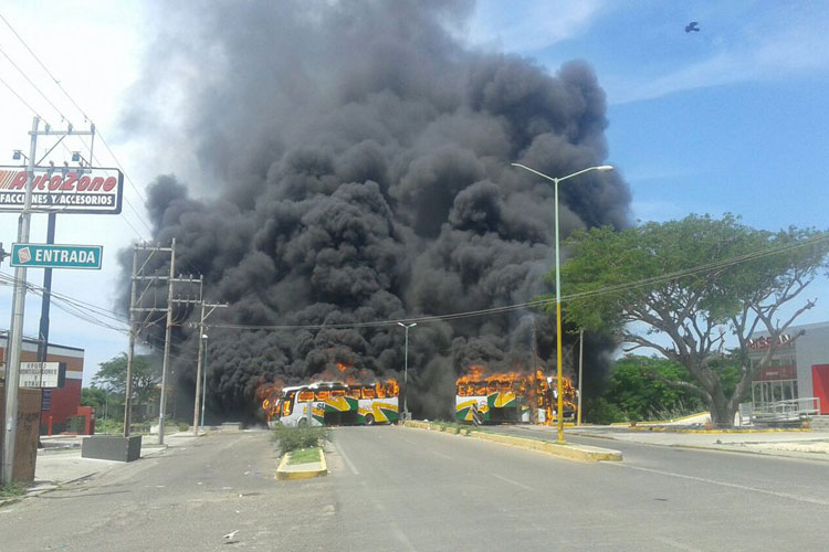 quema-autobuses-Oaxaca
