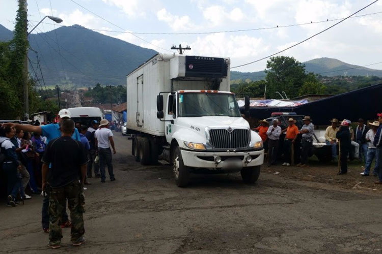 vehiculo-retenido-Carapan-Michoacan-2