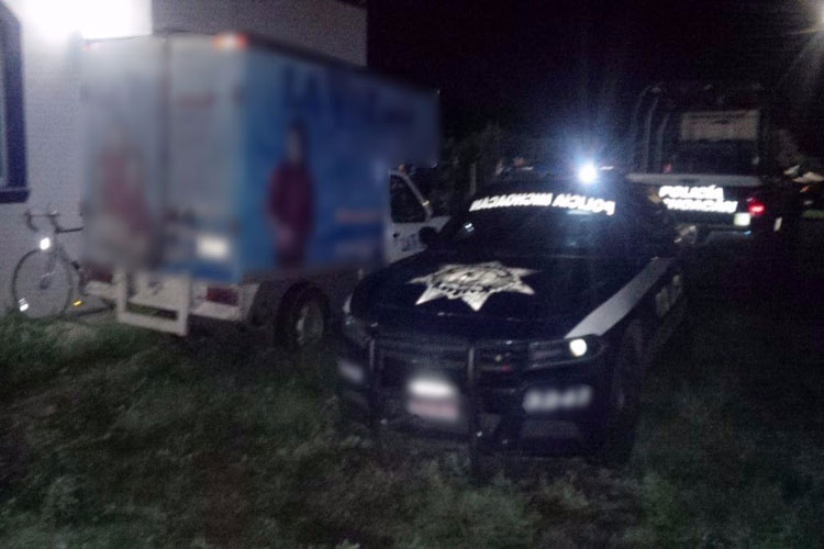 vehiculo-retenido-Carapan-Michoacan-patrullas