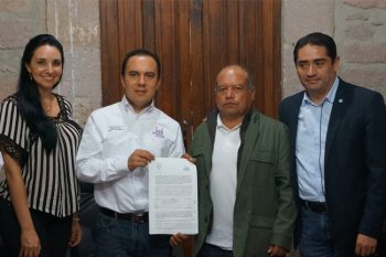 Agustín-Piñón-Espinoza-Recibe-Constancia-Como-Jefe-De-Tenencia-De-Tacícuaro