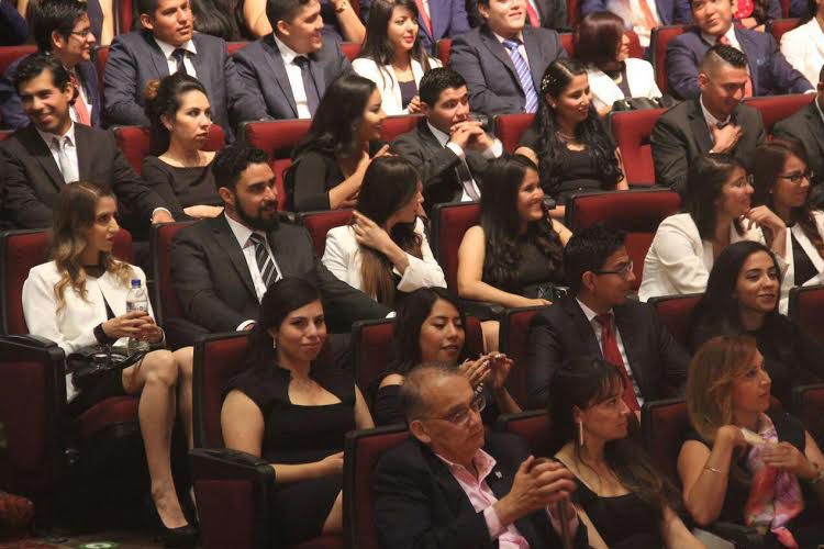 En-manos-de-la-sociedad-michoacana,-300-nuevos-arquitectos-2