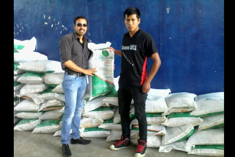 Entrega-José-Guadalupe-Aguilera-Fertilizante-A-Pobladores-De-Huiramba-Y-Tzintzuntzan-2