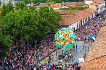 Globos-De-Cantoya-Embellecieron-El-Cielo-De-Pátzcuaro-1