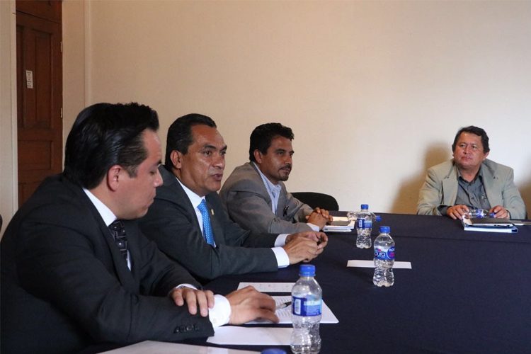Se-reúne-Adrián-López-con-sindicatos-y-representantes-del-sector-salud