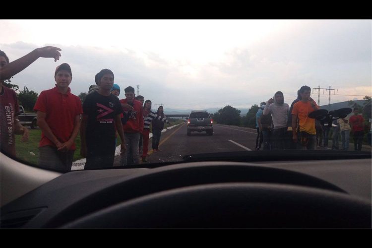 Tiri-pidiendo-coperacha