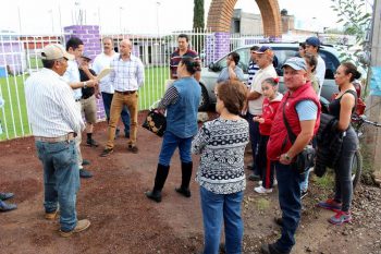 Vecinos-Demandan-Pavimentación-De-La-Avenida-Fresnos-1