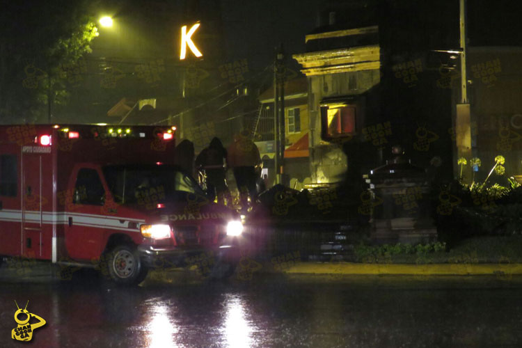 monumento-Lazaro-Cardenas-Uruapan-ambulancia-noche