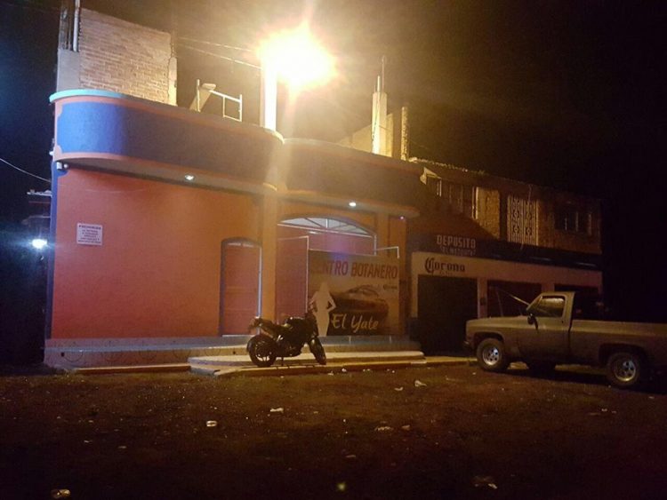 rafaguean a bar el yate Michoacán
