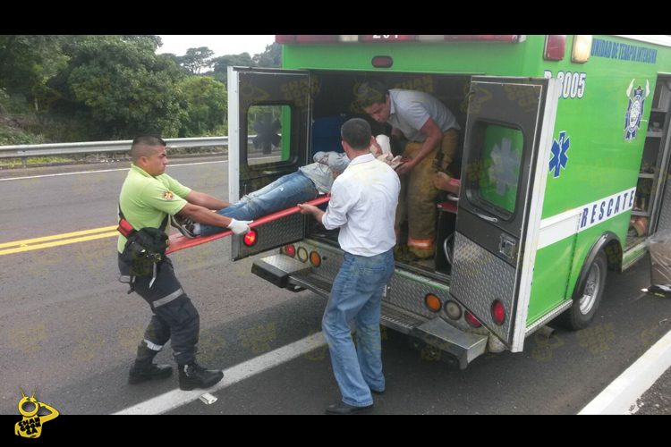 Accidente,-cerca-de-caseta-de-san-Ángel,-el-bus-venia-a-morelia-2