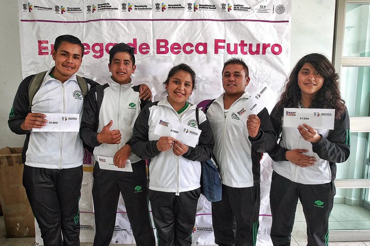 Beca-Futuro-a-jóvenes-estudiantes-1