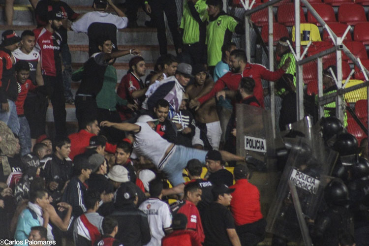 aficion-Atlas-Estadio-Morelos-granaderos