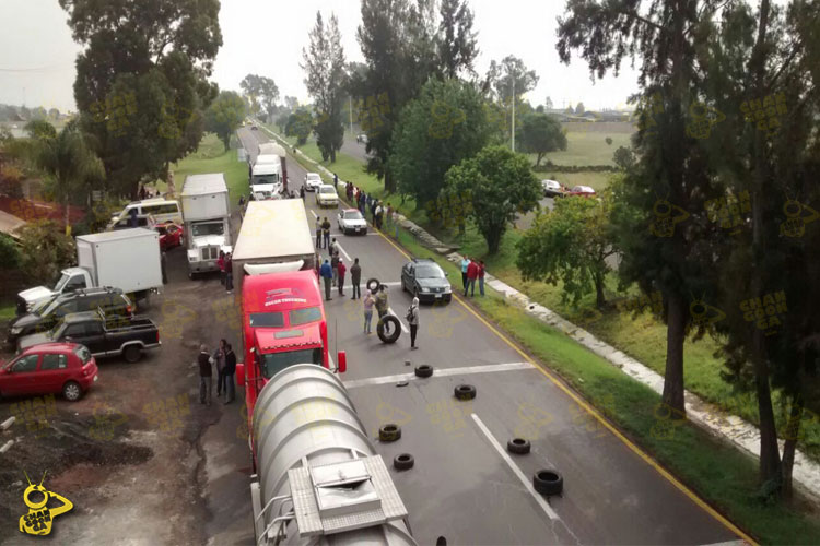 bloqueo-CNTE-carretera-Michoacan-2