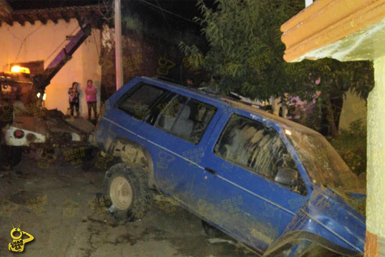 camioneta se voló la barda 2