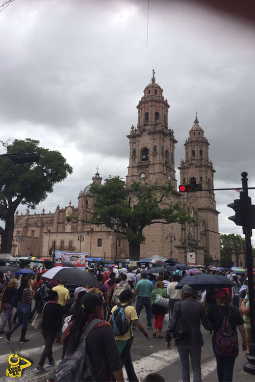 marcha-normalistas-Catedral-Morelia-2