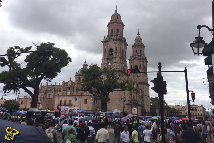 marcha-normalistas-Catedral-Morelia