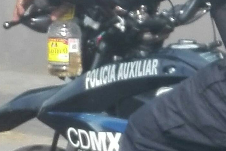 policía con tonayan 2