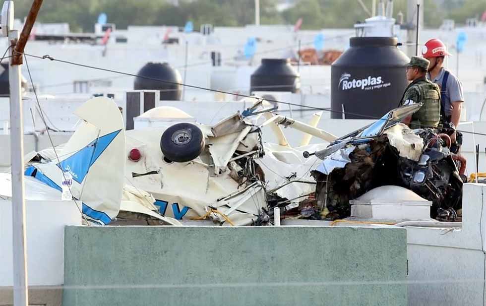 se desploma avión en Monterrey