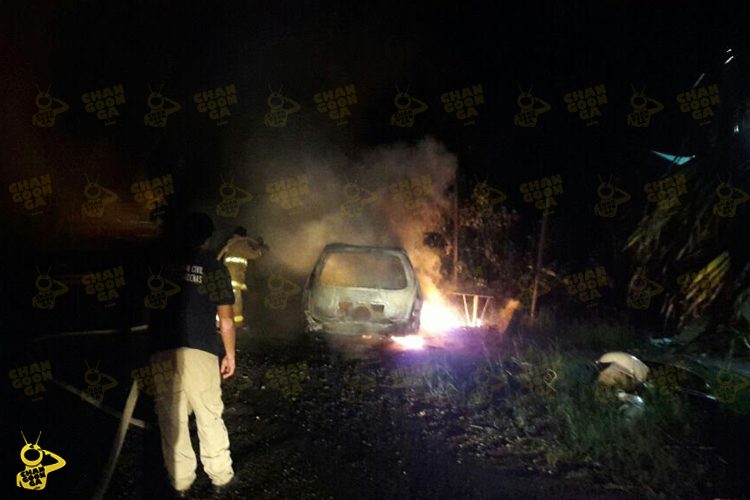 abandonan-camioneta-incendiada-en-lazaro-cardenas