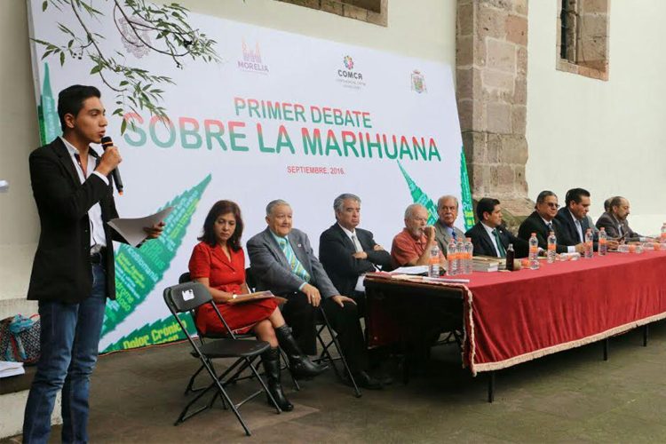 Alumno Alza La Voz Para Su Legalización