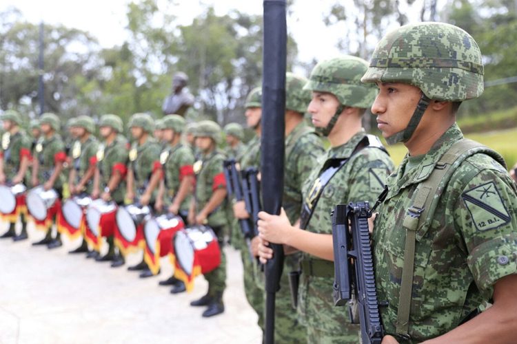 Ceremonia-de-izamiento-de-Bandera-Monumental-1