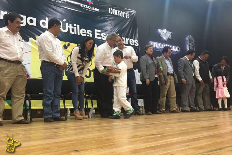 Entrega-Útiles-En-Michoacán--2