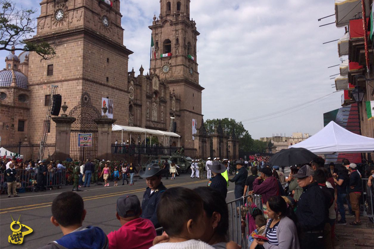 morelia-desfile-gente