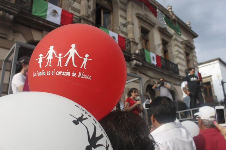 Red-Michoacán-por-la-Familia-marcha-Morelia