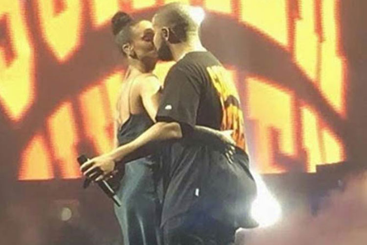 Rihanna-y-Drake-beso