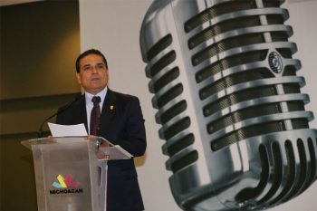 silvano-aureoles-conejo