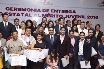 silvano-aureoles-jovenes
