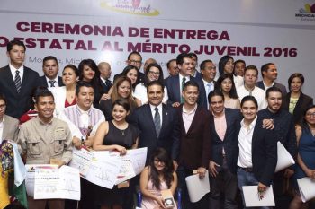 silvano-aureoles-jovenes