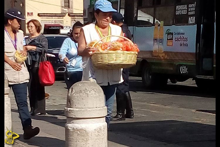 empleadas de ayuntamiento quitan mercancia 1