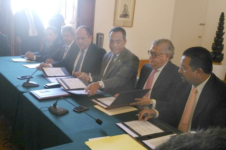 firma-de-convenio-SICDET-y-Gobierno-Michoacan