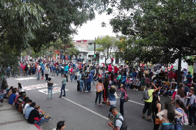 normalistas-CNTE-marcha-Palacio-de-Justicia-Morelia-3