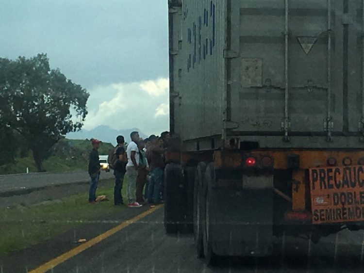 normalistas-botean-28-sept