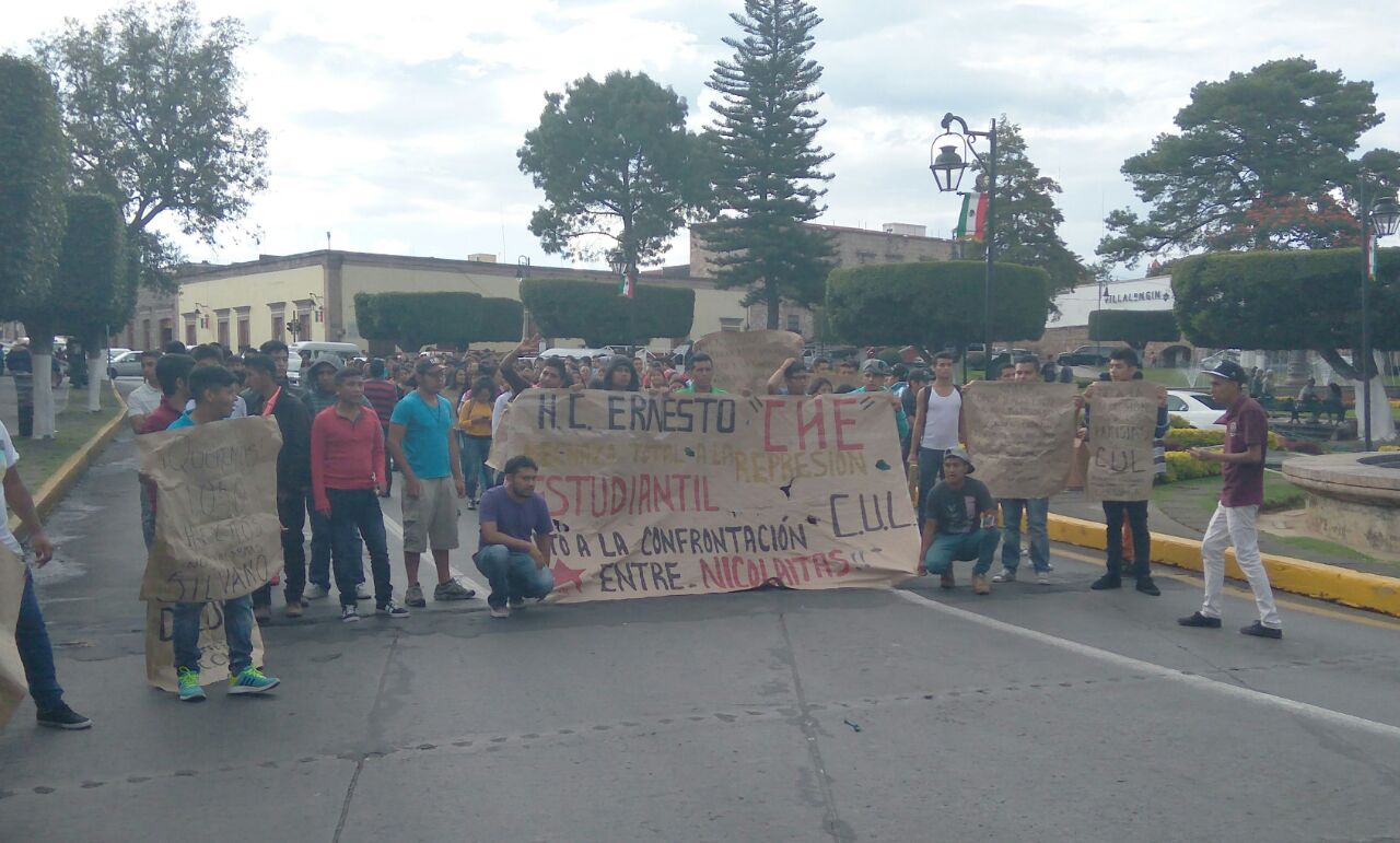 normalistas-marchan-avenida-madero
