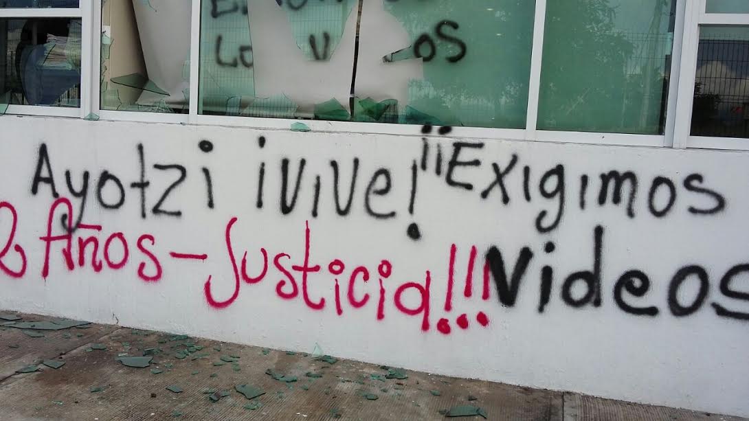 pandalizan-palacio-municipal-iguala-ayotzinapa-1
