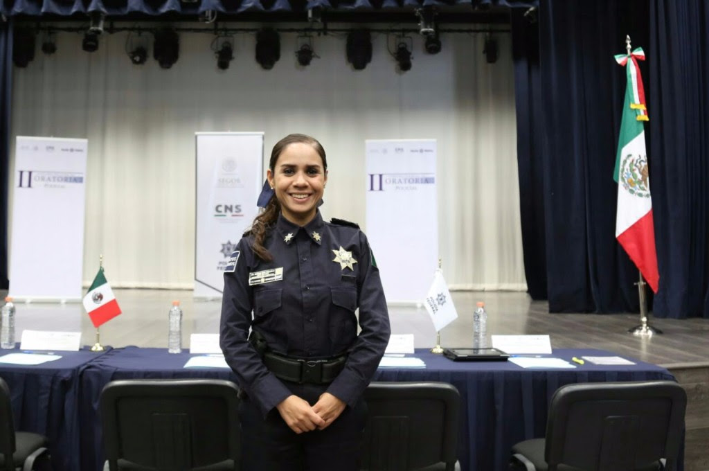 policia-mujer-premio