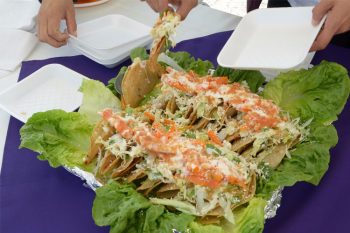 enchiladas-pambazos-pan-y-aguas-frescas-en-morelia
