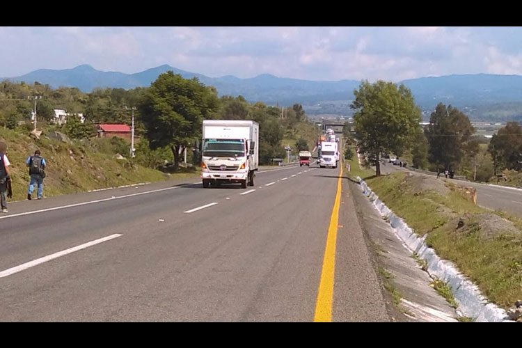 libera-ssp-circulacion-en-la-carretera-morelia-patzcuaro-2