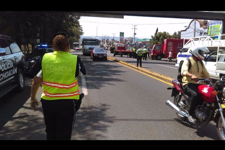 libera-ssp-circulacion-en-la-carretera-morelia-patzcuaro-3