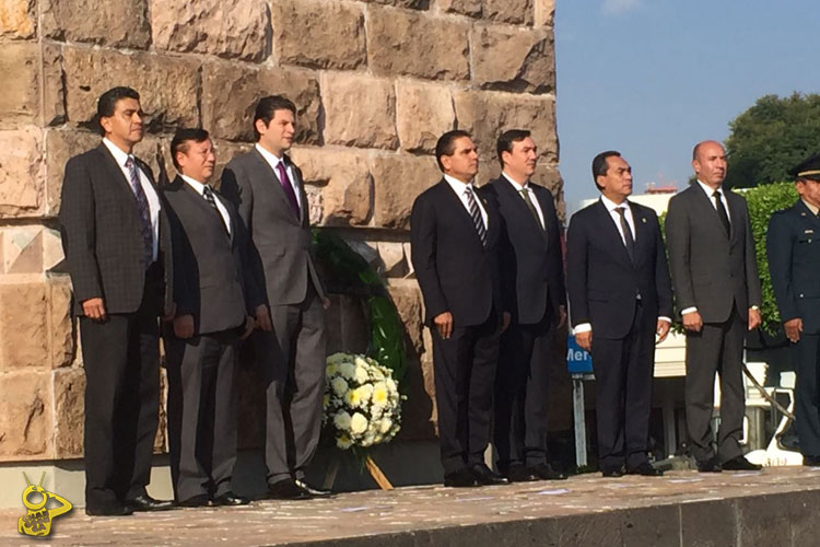 monumento-obelisco-lazaro-cardenas-aniversario-funcionarios-2