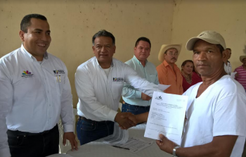 Entrega Sedrua 10.4 mdp para resarcir daños en cultivos de San Lucas  